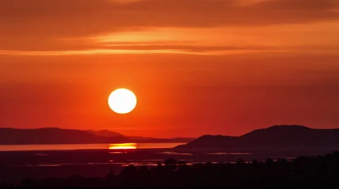 Large Sun Setting Over The Great Salt Lake Vídeo Stock 40067401