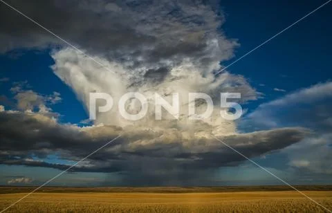 Large Thunderstorm Storm Cell Over The Prairies, Saskatchewan, Canada Stock Photos