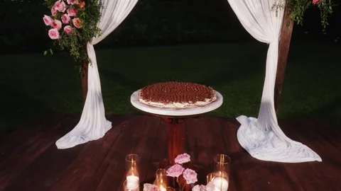 Large tiramisu cake on dessert table at wedding reception, elegant cocoa-dusted Vídeo Stock 328770497