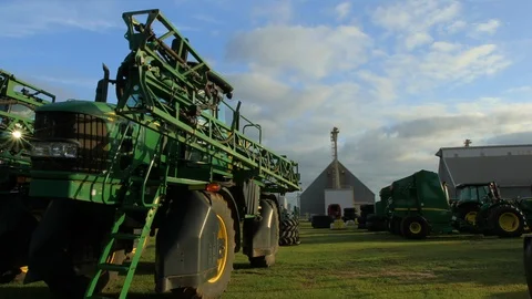 Large Tractor and Farm Time Lapse Vídeo Stock 101211860