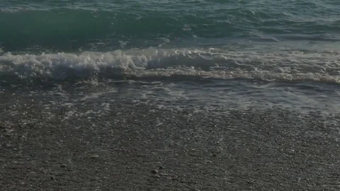 Large transparent waves with foam. Sea pebble beach with colorful stones 스톡 동영상 80049352