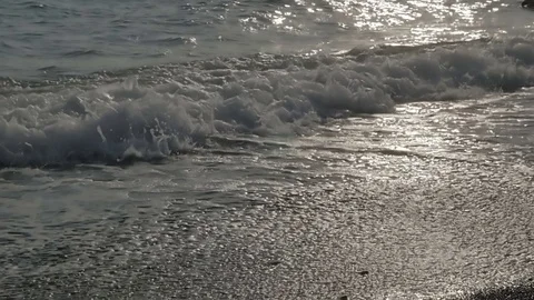 Large transparent waves with foam. Sea pebble beach with colorful stones 库存影片 80049471