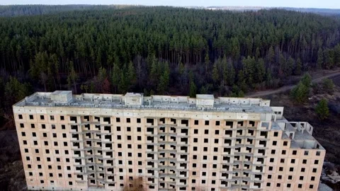 Large unfinished house Stock-Footage 204081910