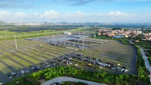 Large vehicle storage yard with empty parking bays in Guangzhou China Vidéo 345957454