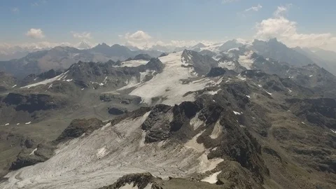 Large view of the Alps Mountains in the summer, Verbier, Switzerland Vidéo 101580180