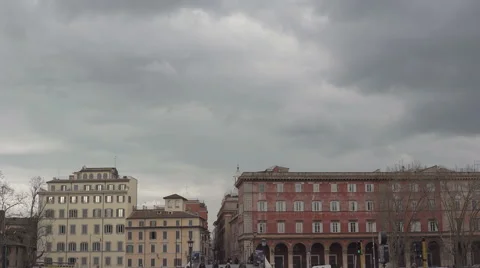 Large view of old buildings in Rome taken from a bridge Video stock 61771141