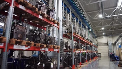 Large warehouse, factory, boxes, shelf. Machine work and vehicle delivering Vídeo Stock 274472283