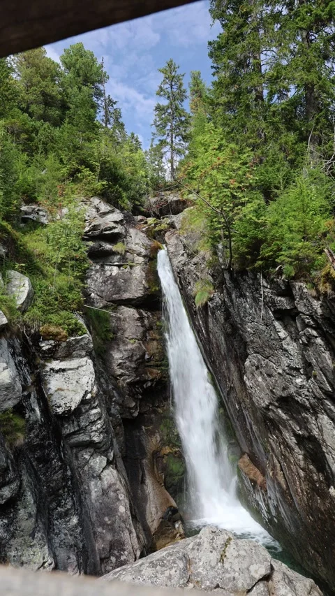 Large waterfall 스톡 동영상 324813012