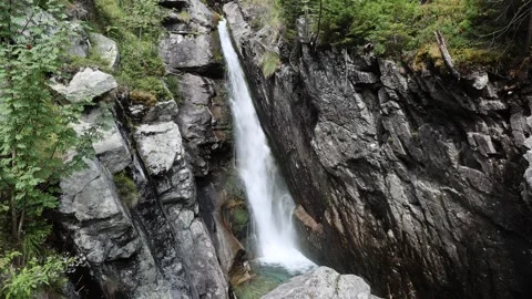 Large waterfall 스톡 동영상 324815164