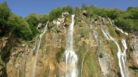 Large Waterfall at the Plitvice Lakes. Slow Motion 스톡 동영상 106457703