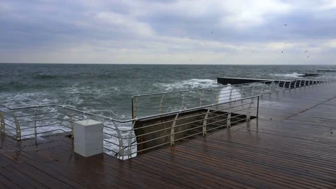 Large waves broken down with great force on the pier in slow motion Video stock 84268483