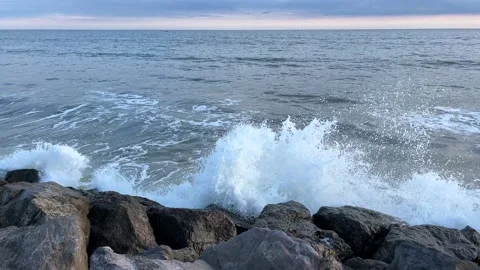 Large waves crushing on the shore Stock Footage 211960704