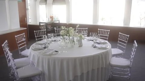 Large wedding table with chic design Vidéo 262356829