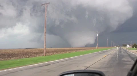 Large wedge tornado storm chaser footage Stock Footage 59081659