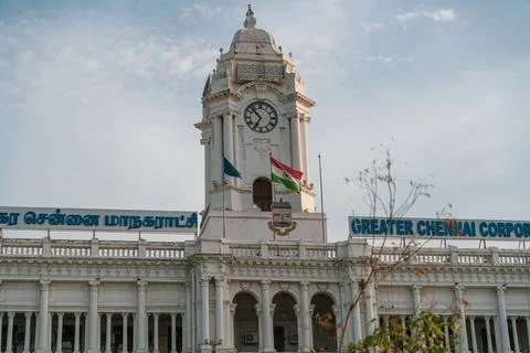 A large white building with a clock tower. in Chennai 写真素材