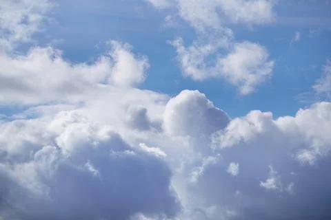 Large white cloud in the blue sky Foto stock