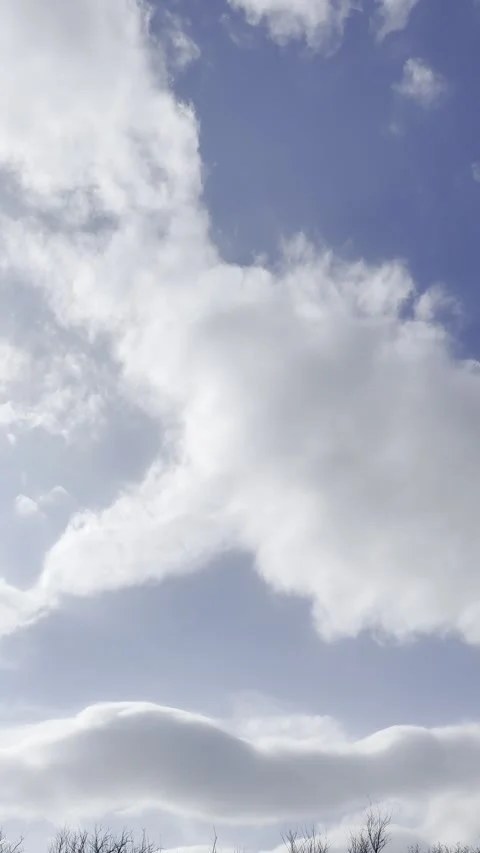 Large White Cloud Formation in Blue Sky Видео 344883635