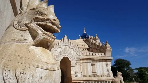 Large white mythical lion statue at Ananda Temple base, low angle shot, Bagan 스톡 동영상 78660611