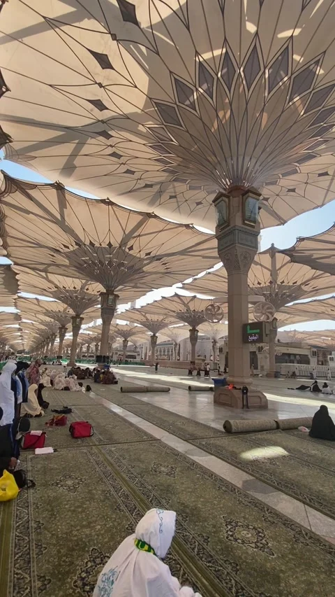 Large white retractable umbrellas at the Prophet's Mosque in Medina, Saudi Arabi Stock Footage 323157499