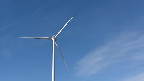 Large Wind Turbine Slows To A Stop Vídeos de archivo 333976715