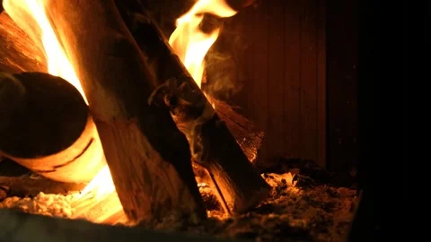 A large wood-burning fireplace Vídeos de archivo 262747085