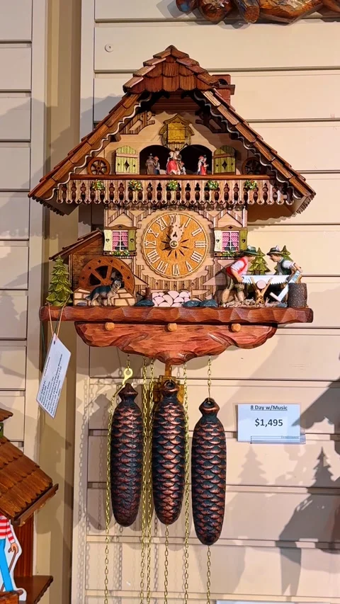 Large wooden cuckoo clock with moving woodcutter figurines Video stock 330716426