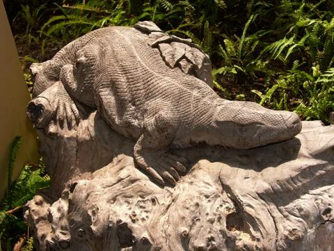 Large wooden lizard carved from a tree stump, Botanic Gardens, Singapore. Stock Photos