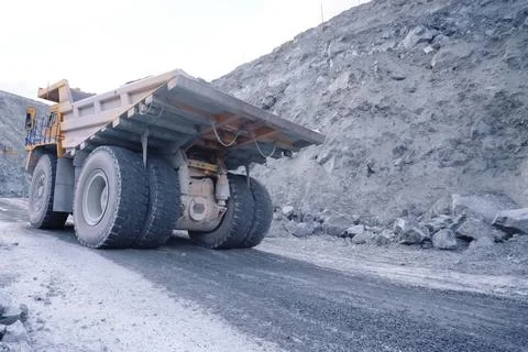Larger mining dump truck in the quarry against the background of Foto stock