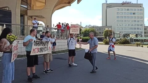 The largest opposition protest in Minsk. Vídeos de archivo 137661448
