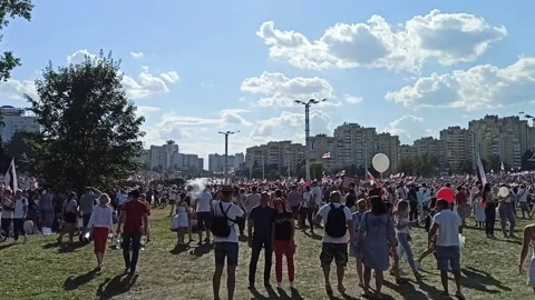 The largest opposition protest in Minsk. Vídeo Stock 137661988