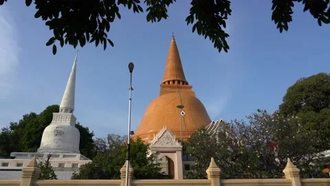 The largest stupa in Thailand, Phra Pathom Chedi. Vídeos de archivo 145245912