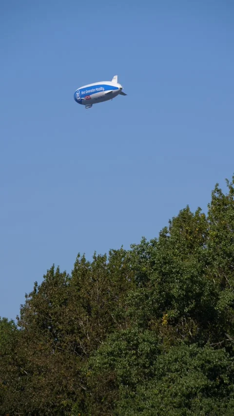 The largest zeppelin in the world above Katowice. Vertical shot. Stock Footage 160686723