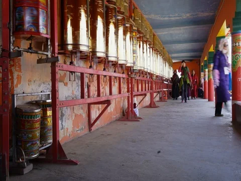 Larung Gar(Larung Five Sciences Buddhist Academy). Stock-Footage 77381380