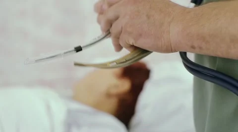 Laryngoscope in the doctor's hand 스톡 동영상 60798580
