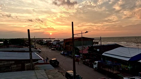 Las Penas, Ecuador: 3-11-2022: High angle view of the village during sunset 库存影片 336911209