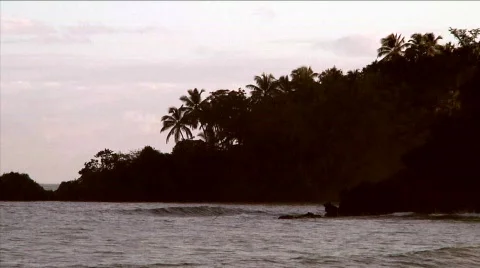 Las Terrenas Waves on Distant Shore 库存影片 645602