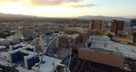 Las Vegas High Roller Ferris Wheel sunset day drone 4k Stockbeeldmateriaal 148340639