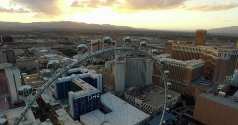Las Vegas High Roller Ferris Wheel sunset day drone 4k Stockbeeldmateriaal 148340876