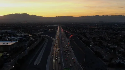 Las Vegas Interstate Trafic Sunset Aerial 4K Vídeo Stock 123944211