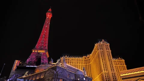Las Vegas Strip at Night, Eiffel Tower of Paris Hotel and Casino, Colorful Stockbeeldmateriaal 170901361