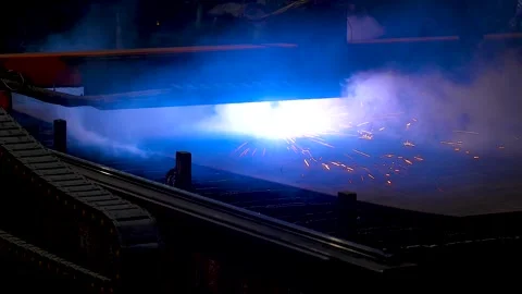 Laser cutting metal with blue light and sparks. 스톡 동영상 341790095