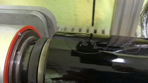 Laser engraving cup Vídeos de archivo 100145201