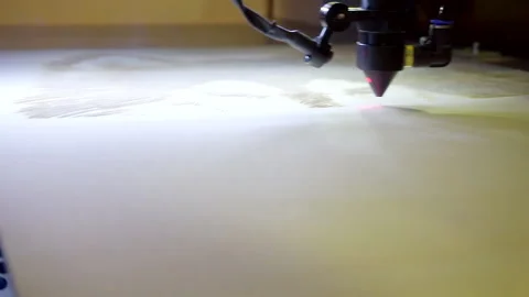 Laser engraving on wood. Laser printer moves on a wooden surface. 库存影片 141922539