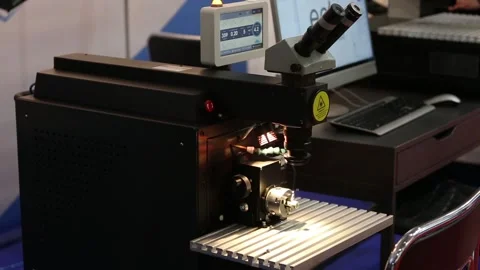 Laser welding, surfacing, surface heat resistance machine 库存影片 90104084