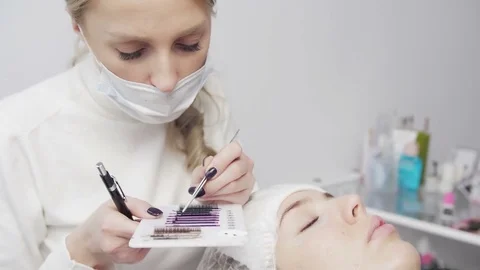 Lash stylist choosing lashes Stock Footage 71256603