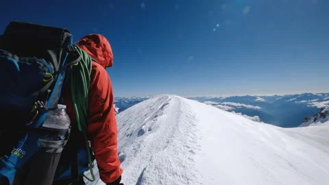 Last steps before Mont Blanc (Monte Bianco) summit 4,808 m climbing  Vidéo 139693092