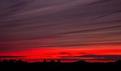 Last sunset of September, patterned colored evening sky. Foto stock