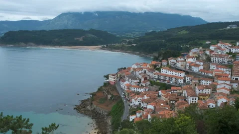 Lastres, Asturia Stockbeeldmateriaal 139061082
