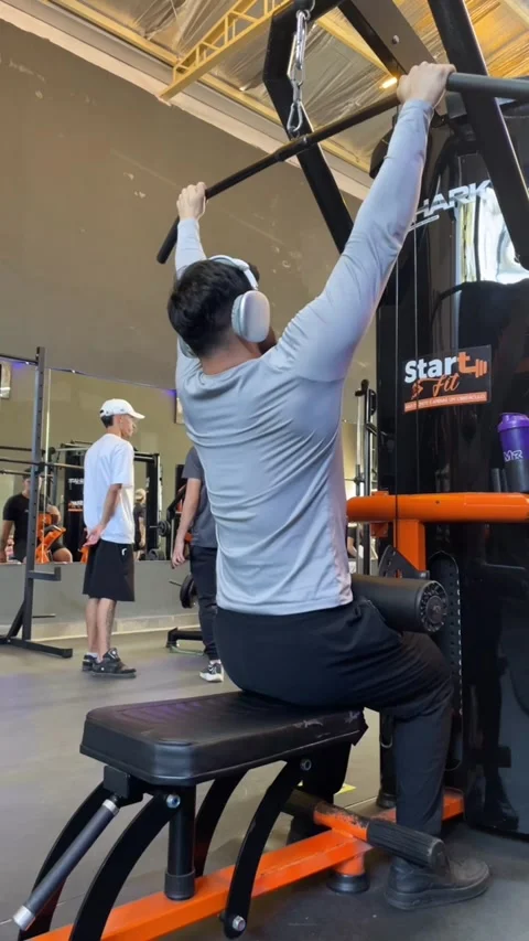 Lat Pull Down Machine Snaps, Irati, Brazil - 15 Sep 2025 Stock Footage 317584865