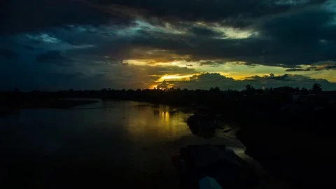 Late evening at Kapuas river 動画素材 75300456